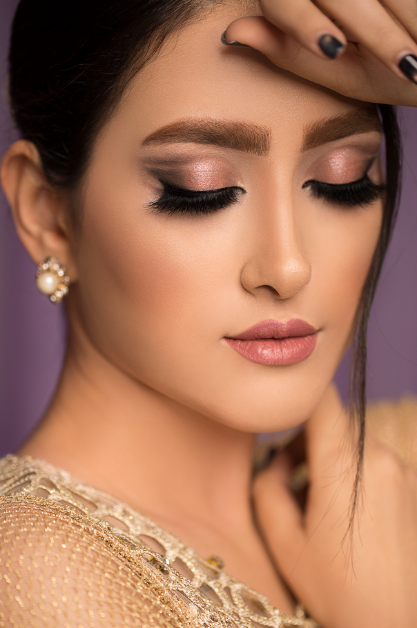 Makeup artist styling detail